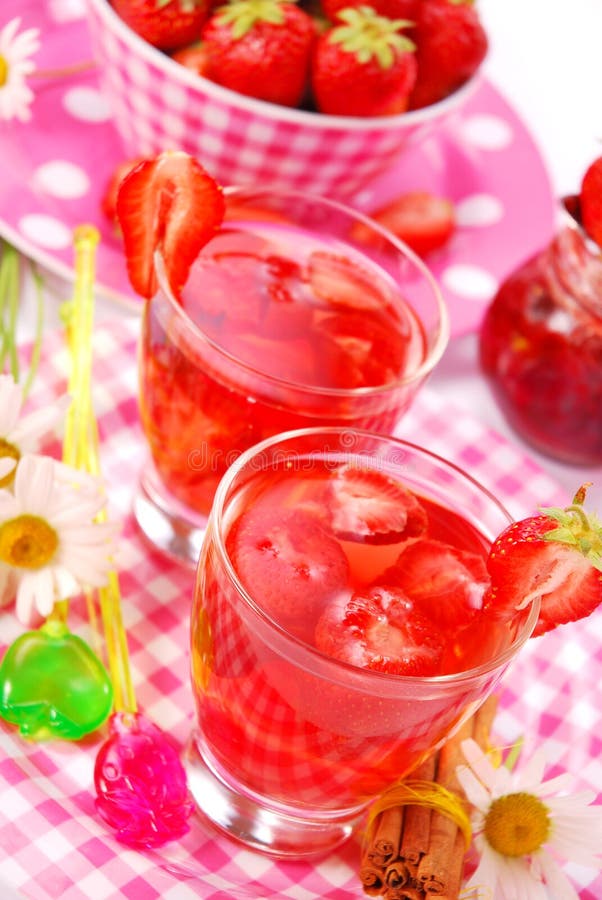 Verse aardbeidrank stock afbeeldingen Verse aardbeidrank stock afbeeldingen