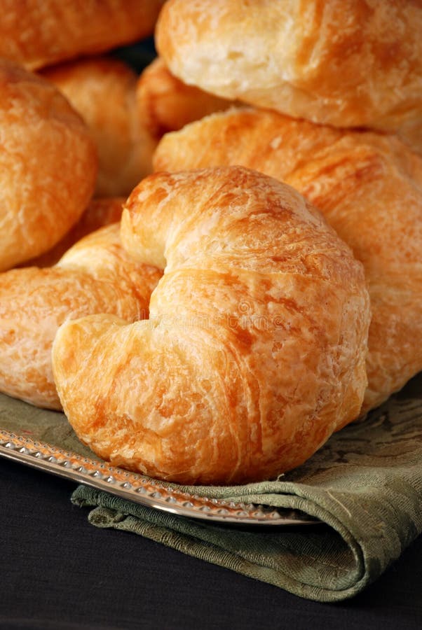 Versgebakken croissants stock foto