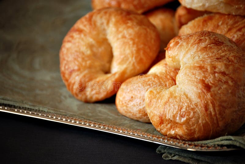 Versgebakken croissants stock fotografie