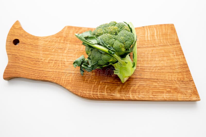 Verse groene broccoli op scherpe raad, voedsel hierboven groene groenten met lege houten scherpe raad Hoogste mening, exemplaarru royalty-vrije stock afbeelding Verse groene broccoli op scherpe raad, voedsel hierboven groene groenten met lege houten scherpe raad Hoogste mening, exemplaarru royalty-vrije stock afbeelding