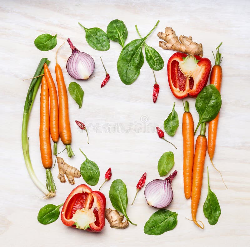 Verse groenteningrediënten voor koken, die op witte houten achtergrond samenstellen, hoogste mening, kader Gezond voedsel stock foto's Verse groenteningrediënten voor koken, die op witte houten achtergrond samenstellen, hoogste mening, kader Gezond voedsel stock foto's