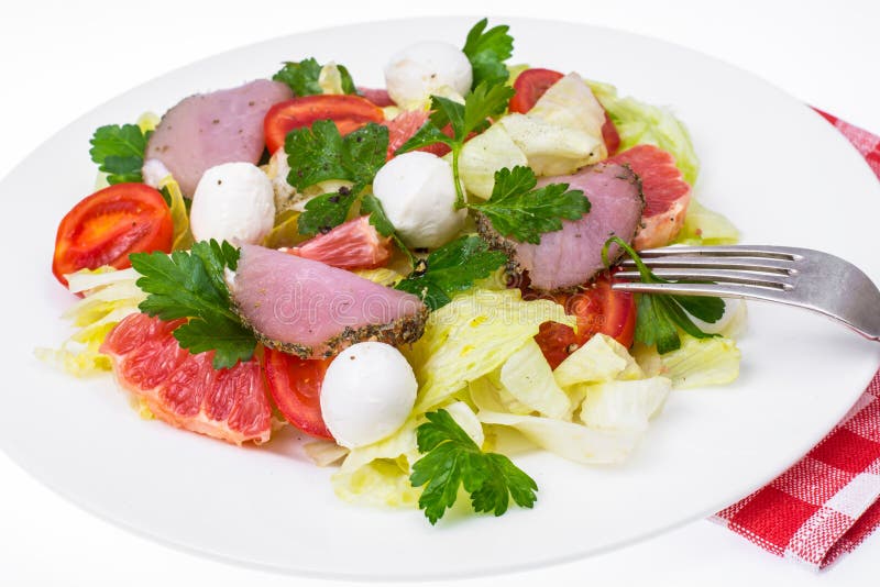Verse groentesalade met ham en mozarella stock foto's Verse groentesalade met ham en mozarella stock foto's