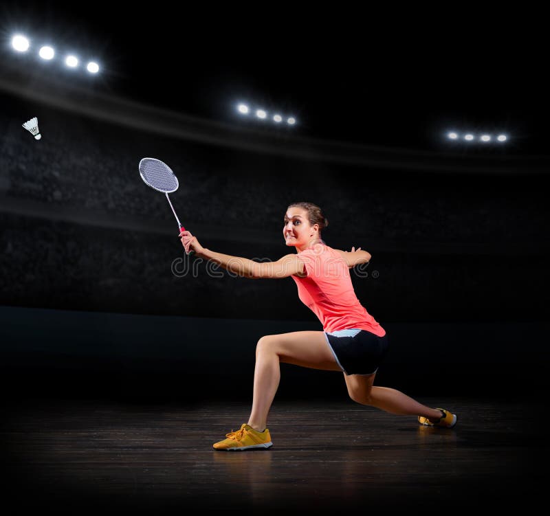 Versión del pasillo de deportes del jugador del bádminton de la mujer imagen de archivo libre de regalías Versión del pasillo de deportes del jugador del bádminton de la mujer imagen de archivo libre de regalías