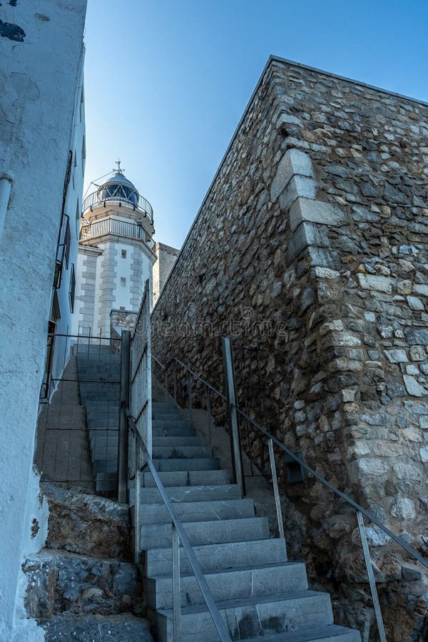 Verstärkt zum Leuchtturm peniscola castellon Spanien stockbild