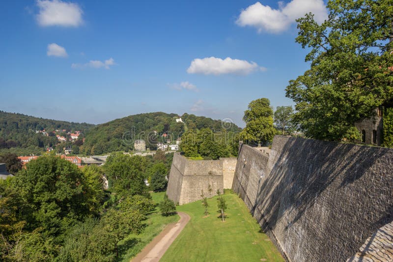 Verstärkte Wand des Sparrenburg-Schlosses in Bielefeld stockfoto Verstärkte Wand des Sparrenburg-Schlosses in Bielefeld stockfoto