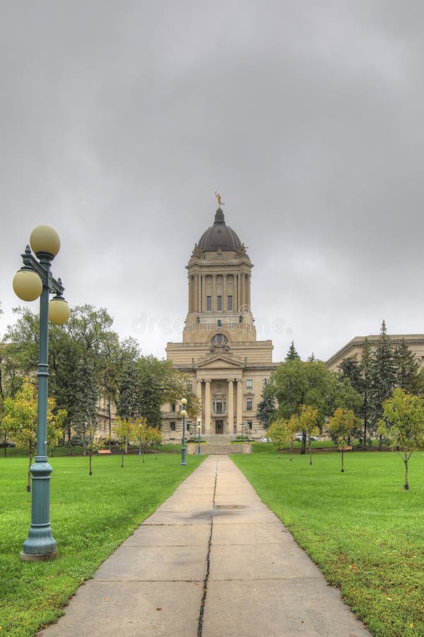 Verticaal van het Manitoba Wetgeversgebouw in Winnipeg, Manitoba stock fotografie Verticaal van het Manitoba Wetgeversgebouw in Winnipeg, Manitoba stock fotografie