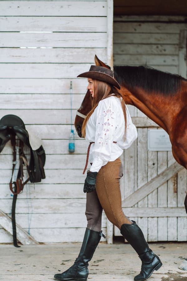 Vertical Prof Horsewoman Cowgirl Equestrienne in Hat. Horse Back Riding ...