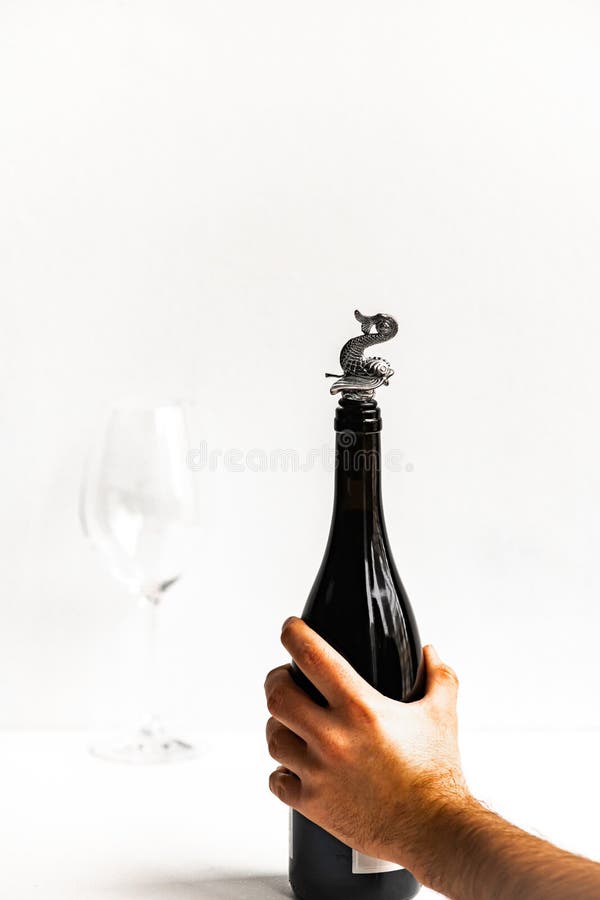 https://thumbs.dreamstime.com/b/vertical-shot-glass-wine-male-hand-holding-black-bottle-wine-unique-decorative-cork-vertical-shot-192886758.jpg