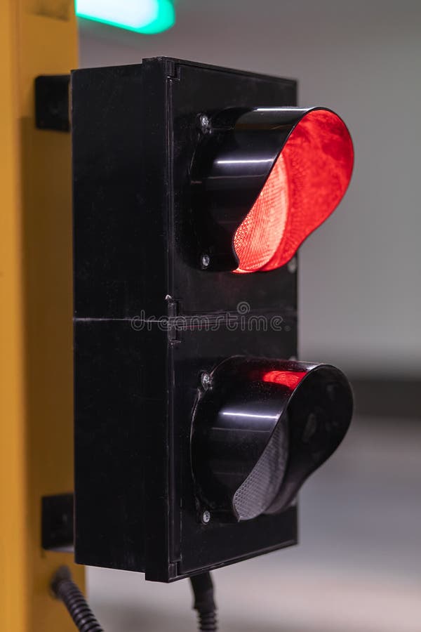 https://thumbs.dreamstime.com/b/vertical-shot-traffic-lights-closeup-turn-red-entering-exiting-parking-lot-road-safety-concept-223012572.jpg