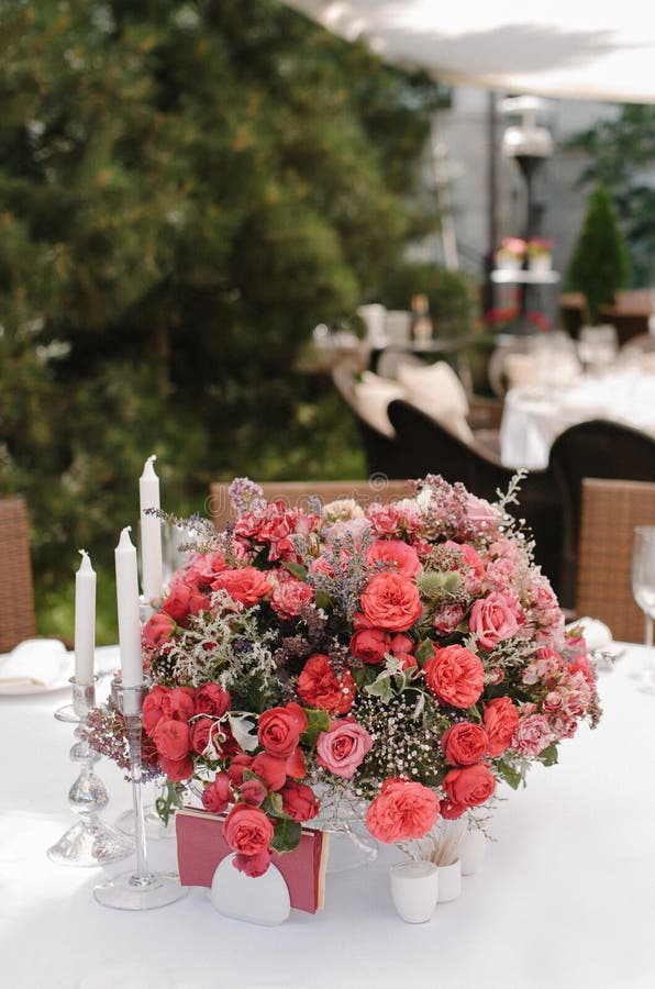 Verticalmente de mesa de boda decoraciones elementos encantador banquete.