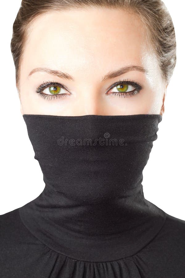 Belle Fille En Noir Balaclava. Masque Tendance Sur Jolie Femme