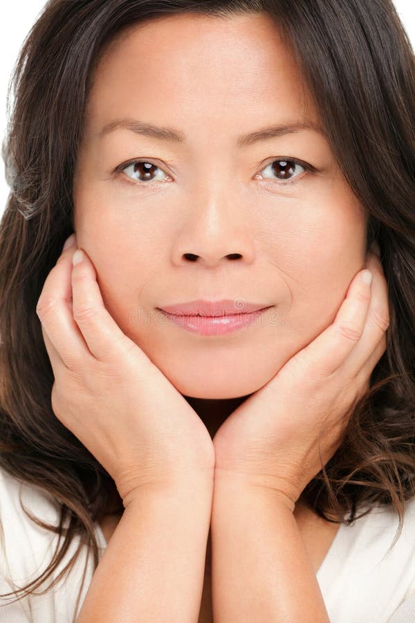 Verticale asiatique âgée moyenne de beauté de femme photo libre de droits Verticale asiatique âgée moyenne de beauté de femme photo libre de droits