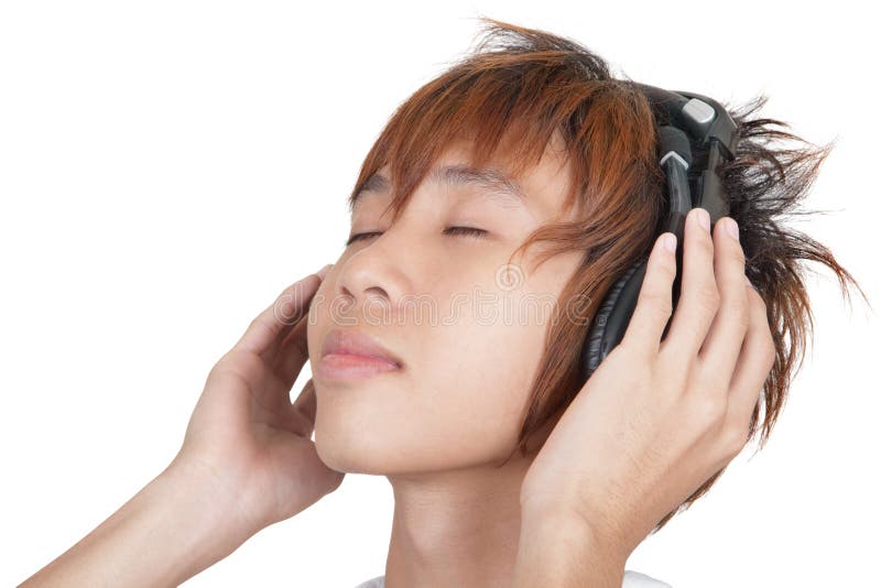Verticale d'adolescent coréen appréciant la musique photo stock Verticale d'adolescent coréen appréciant la musique photo stock