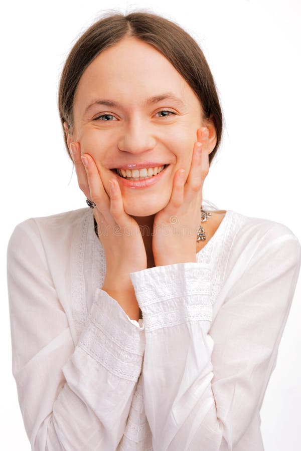 Verticale d'une jeune femme heureuse photographie stock libre de droits Verticale d'une jeune femme heureuse photographie stock libre de droits