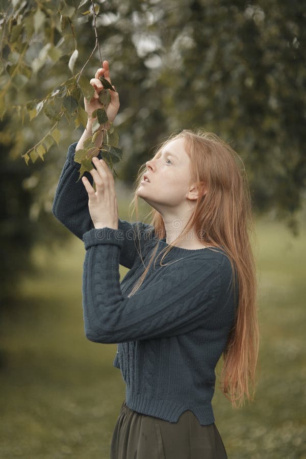 Verticale de fille image libre de droits