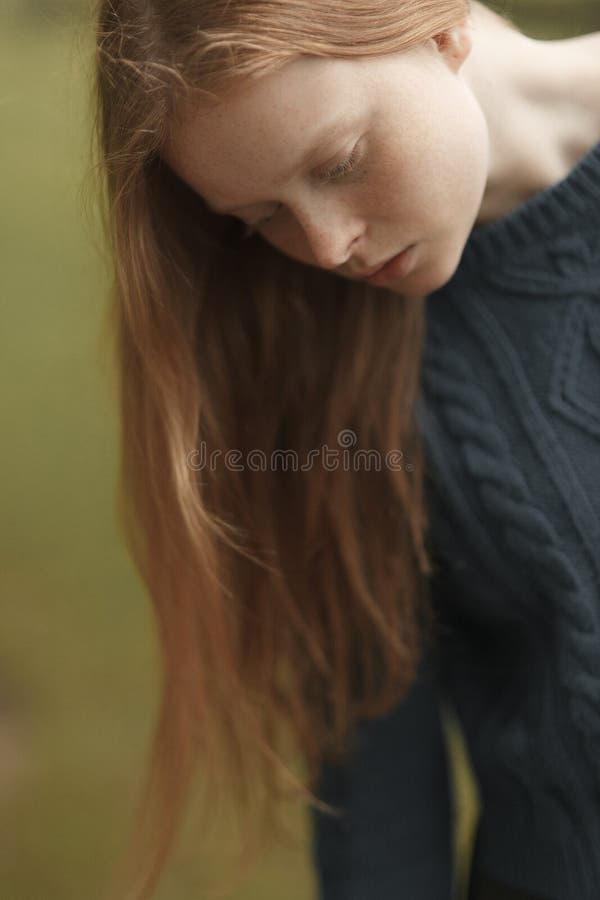 Verticale de fille photo libre de droits