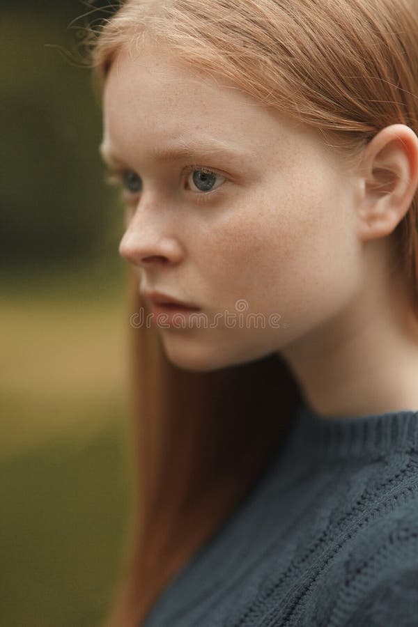 Verticale de fille image libre de droits