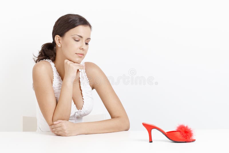 Verticale de jeune fille avec des chaussons de haut talon photographie stock Verticale de jeune fille avec des chaussons de haut talon photographie stock