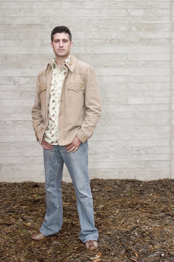 Verticale de jeune homme de gratte-cul photos stock Verticale de jeune homme de gratte-cul photos stock