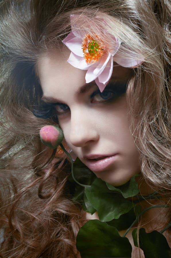 Verticale florale de beauté de studio images stock Verticale florale de beauté de studio images stock