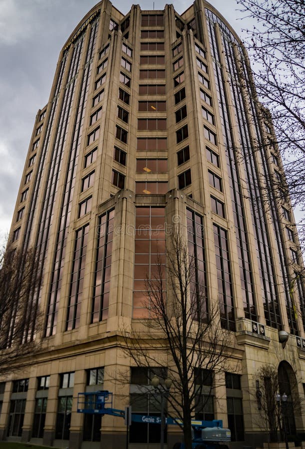 Verticale Mening van de Putten Fargo Tower Building, Roanoke, Virginia, de V.S. royalty-vrije stock fotografie Verticale Mening van de Putten Fargo Tower Building, Roanoke, Virginia, de V.S. royalty-vrije stock fotografie