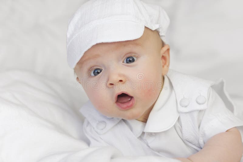 Verticale nouveau-née mignonne de bébé images libres de droits Verticale nouveau-née mignonne de bébé images libres de droits