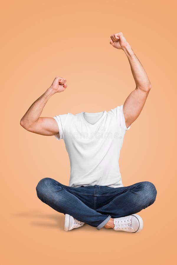 Vertikale Collage kopflosen Mann hob Fäuste auf Hooray Sieg großen Verkauf weißen T-Shirt neue Jeans awesome isoliert auf stockfotografie