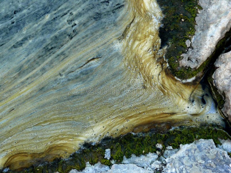 Verunreinigung entlang dem Fluss Mississipi stockbilder