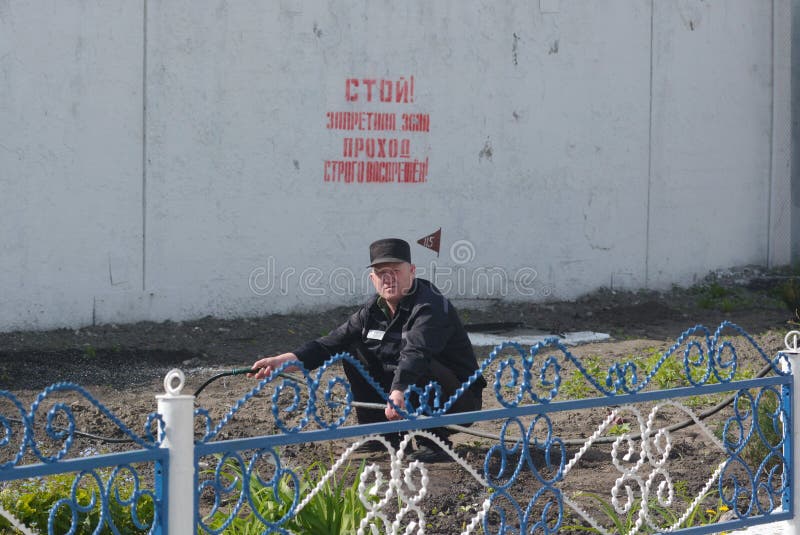 Verurteilte Verbrecher in einem russischen Gefängnis stockbild Verurteilte Verbrecher in einem russischen Gefängnis stockbild