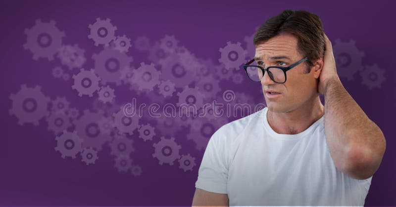 Verwarde mens die glazen dragen die zijn hoofd met radertjespatroon houden royalty-vrije stock foto's Verwarde mens die glazen dragen die zijn hoofd met radertjespatroon houden royalty-vrije stock foto's