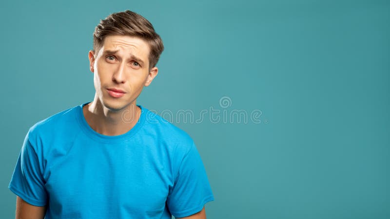 Verwirrendes Männerbildnis konfuse Gesicht lizenzfreies stockbild