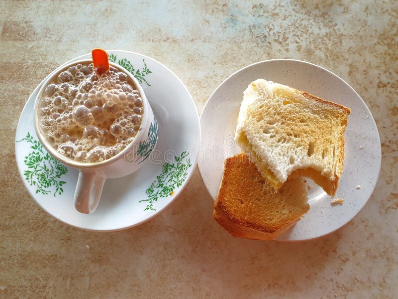 The very delicious classic breakfast in Asian &x28; classic milk tea and bread &x29