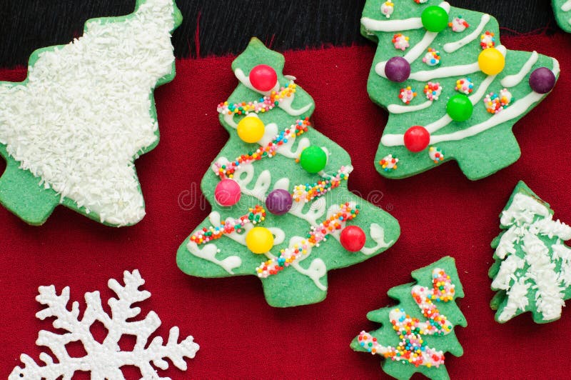 Verzierte Weihnachtsbaum-Plätzchen Stockfoto - Bild von gold, feiertag ...