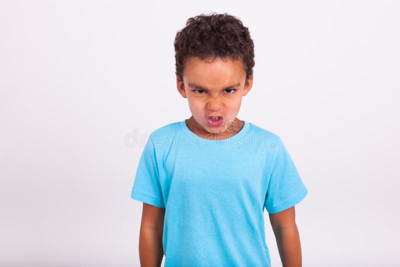 Verärgerter kleiner Afroamerikanerjunge stockbilder Verärgerter kleiner Afroamerikanerjunge stockbilder