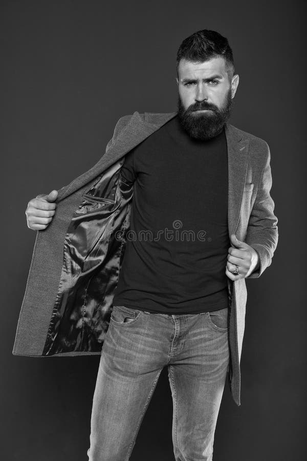 Veste chaude Tenue quotidienne Mode automne Conserver l'apparence masculine Homme brutal Hipster vêtu de vêtements décontractés images stock Veste chaude Tenue quotidienne Mode automne Conserver l'apparence masculine Homme brutal Hipster vêtu de vêtements décontractés images stock
