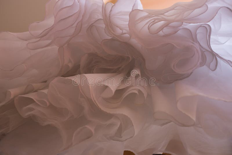 Vestido de boda abstracto de la proyección Opinión de ángulo ascendente inusual fotografía de archivo Vestido de boda abstracto de la proyección Opinión de ángulo ascendente inusual fotografía de archivo