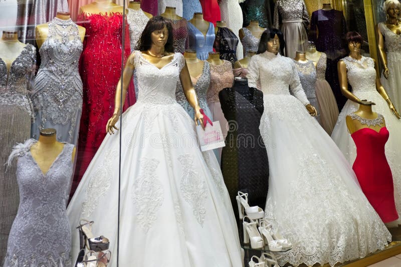 Vestido De Boda Para La Venta En El Bazar Magnífico En Estambul Imagen editorial - Imagen de estambul, equipo: 119399755 Vestido De Boda Para La Venta En El Bazar Magnífico En Estambul Imagen editorial - Imagen de estambul, equipo: 119399755