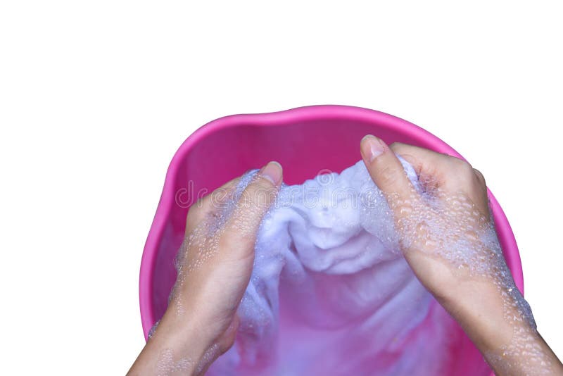 Vestiti di lavaggio della mano nel bacino immagine stock libera da diritti Vestiti di lavaggio della mano nel bacino immagine stock libera da diritti