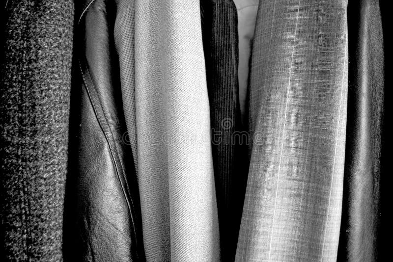 Vestiti differenti disposti nel guardaroba Rebecca 36 Buona struttura immagine stock Vestiti differenti disposti nel guardaroba Rebecca 36 Buona struttura immagine stock