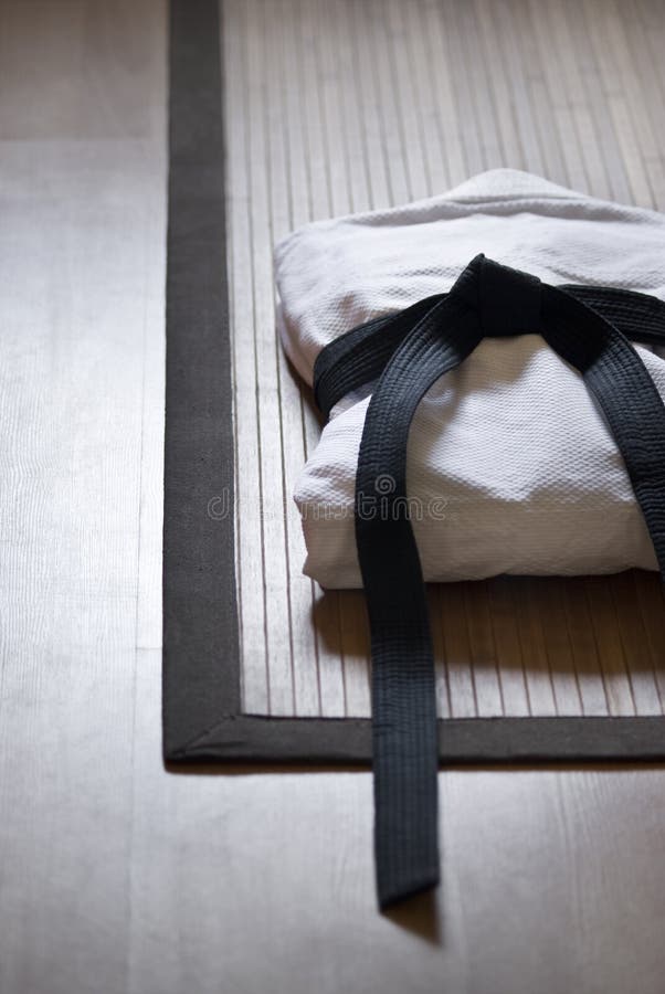 Vestito da judo sul tatami