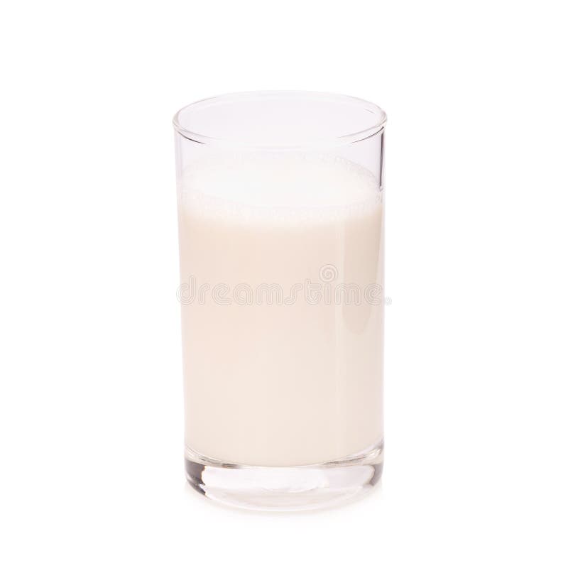 vetro di latte caldo su fondo bianco fotografie stock libere da diritti vetro di latte caldo su fondo bianco fotografie stock libere da diritti