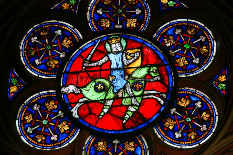Vetro macchiato in Notre Dame, Parigi, di un cavaliere medievale