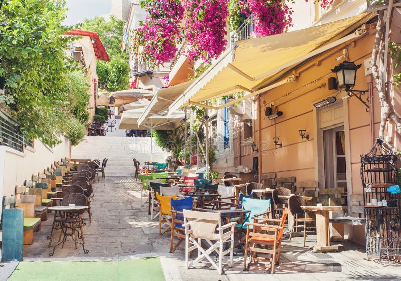 Via affascinante nel vecchio distretto di Plaka a Atene, Grecia fotografie stock libere da diritti
