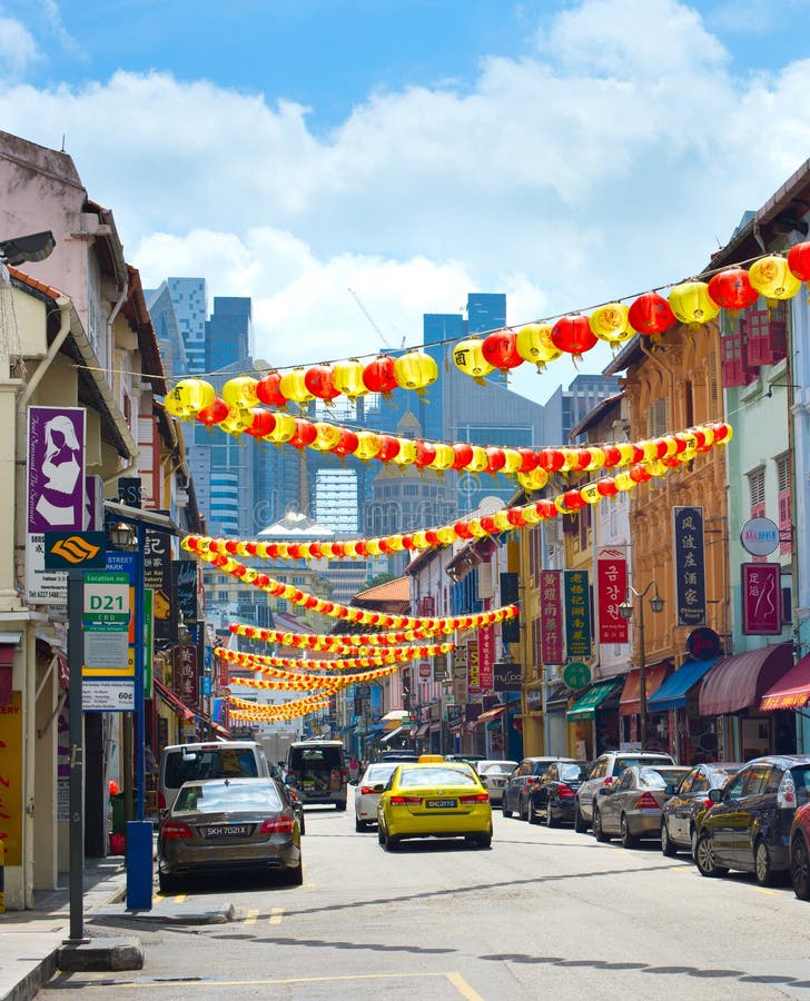 Via decorata di Chinatown a Singapore fotografia stock libera da diritti Via decorata di Chinatown a Singapore fotografia stock libera da diritti
