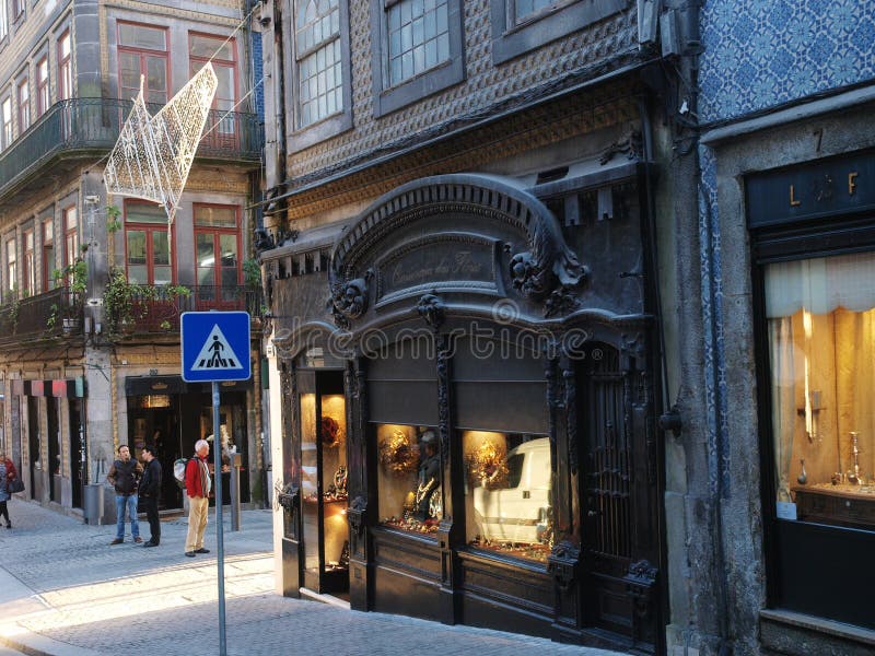 Via del punto di riferimento di Oporto fotografie stock libere da diritti Via del punto di riferimento di Oporto fotografie stock libere da diritti