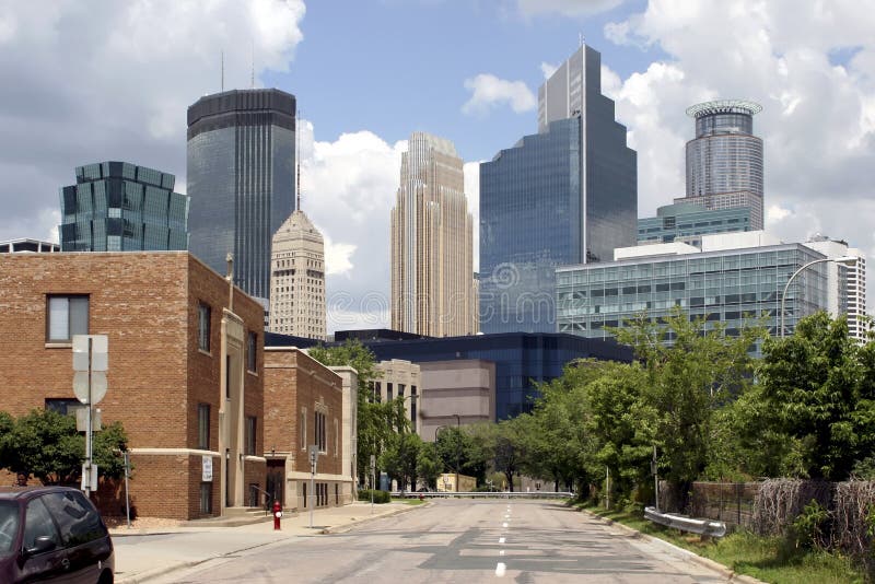 Via dell'orizzonte di Minneapolis immagini stock libere da diritti Via dell'orizzonte di Minneapolis immagini stock libere da diritti
