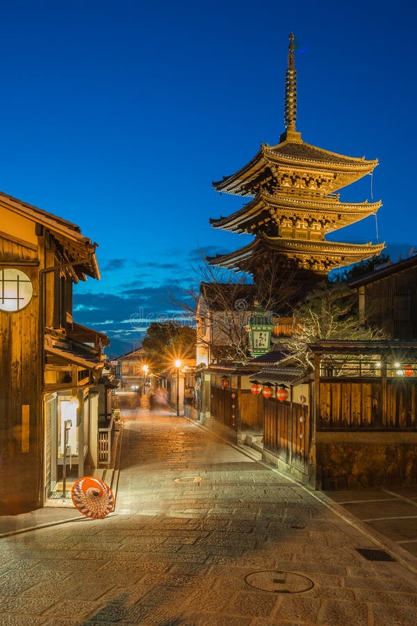 Via della città di Kyoto alla notte nel Giappone immagini stock libere da diritti Via della città di Kyoto alla notte nel Giappone immagini stock libere da diritti