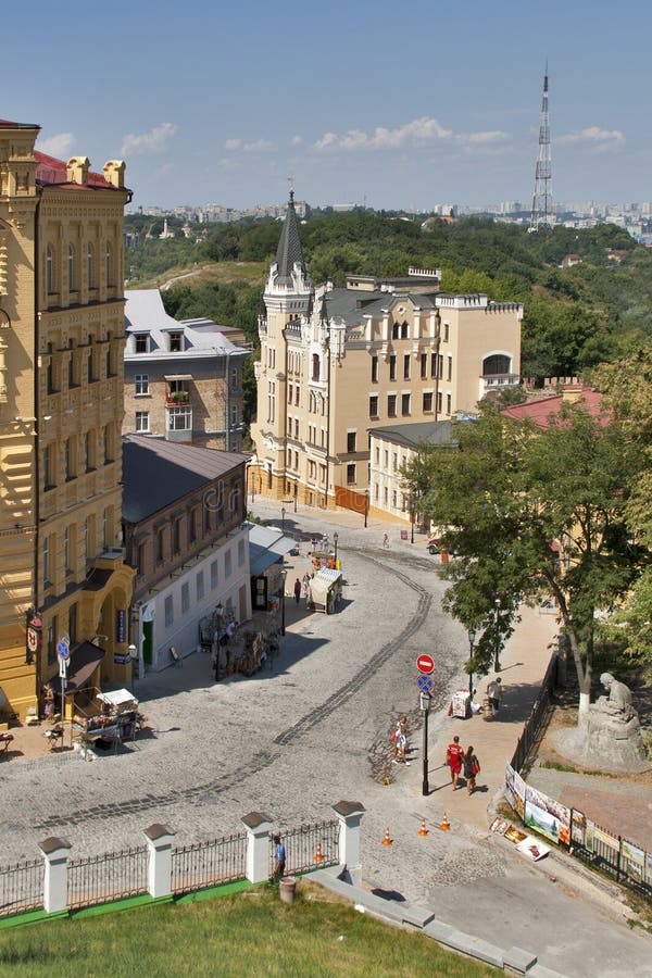 Via di discesa di Andriyivskyy a Kiev fotografie stock Via di discesa di Andriyivskyy a Kiev fotografie stock