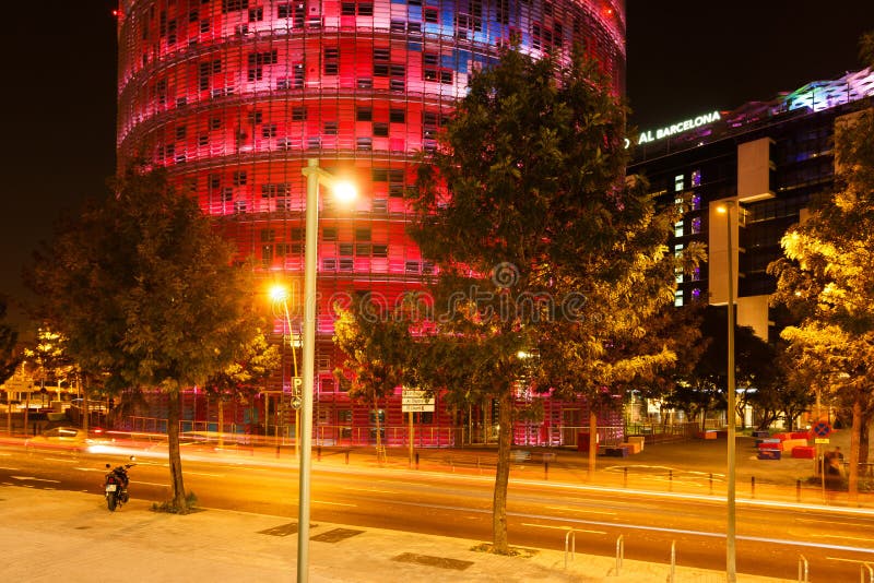 Via di notte di Barcellona fotografia stock libera da diritti Via di notte di Barcellona fotografia stock libera da diritti
