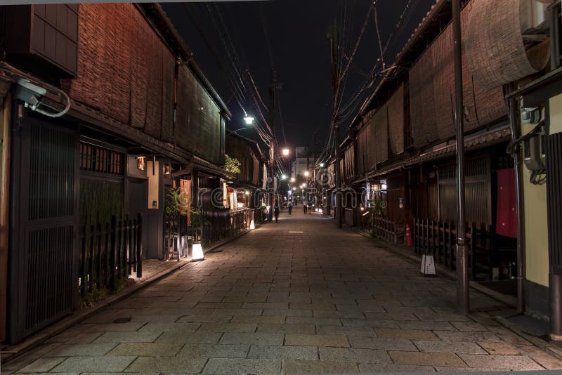 Via di Shinbashi-dori nel distretto di Gion a Kyoto, Giappone. fotografia stock Via di Shinbashi-dori nel distretto di Gion a Kyoto, Giappone. fotografia stock